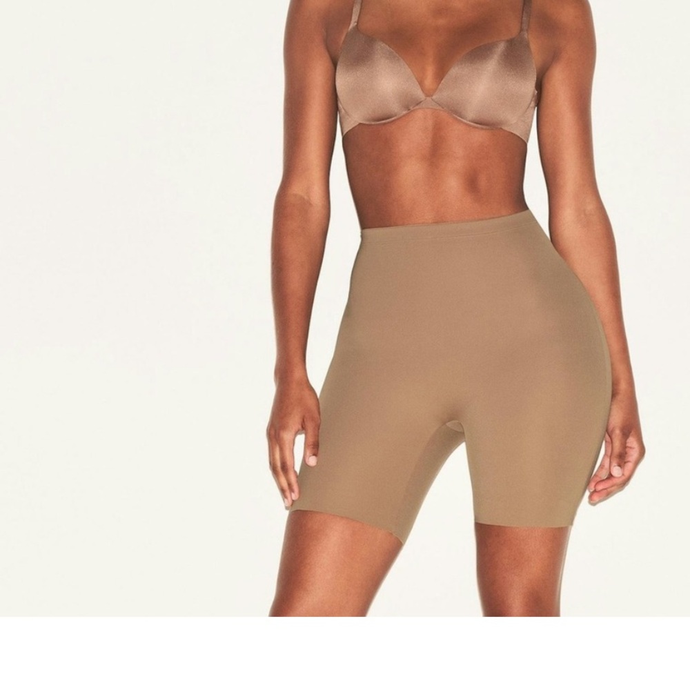 SKIMS Sculpting High-Waist Bike Short in Latte
